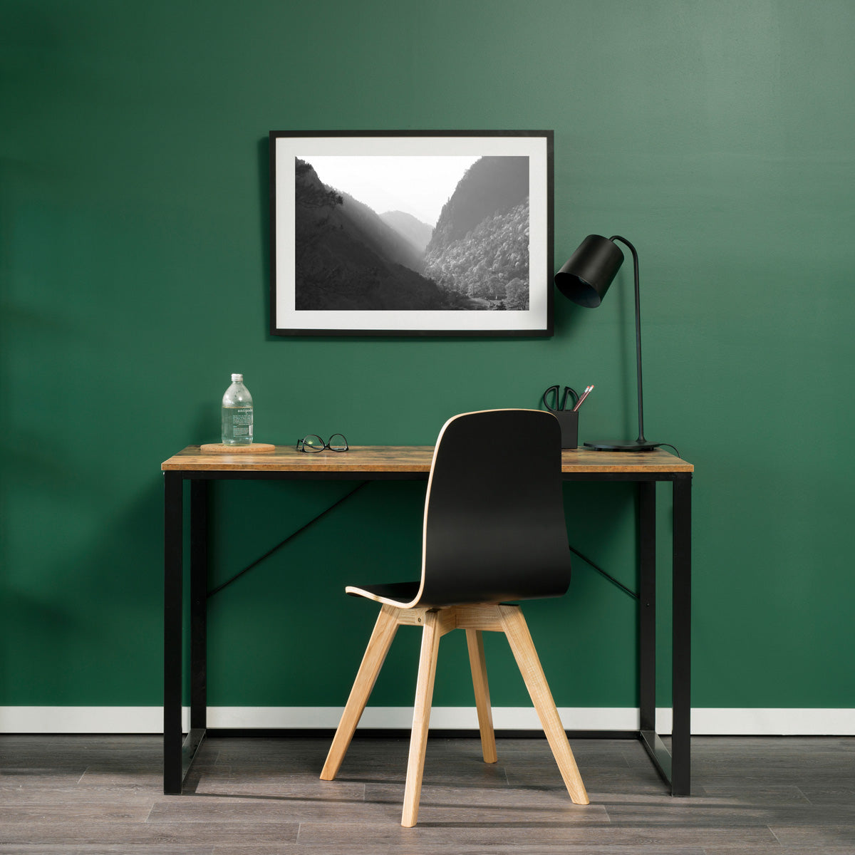 Dakota Desk
