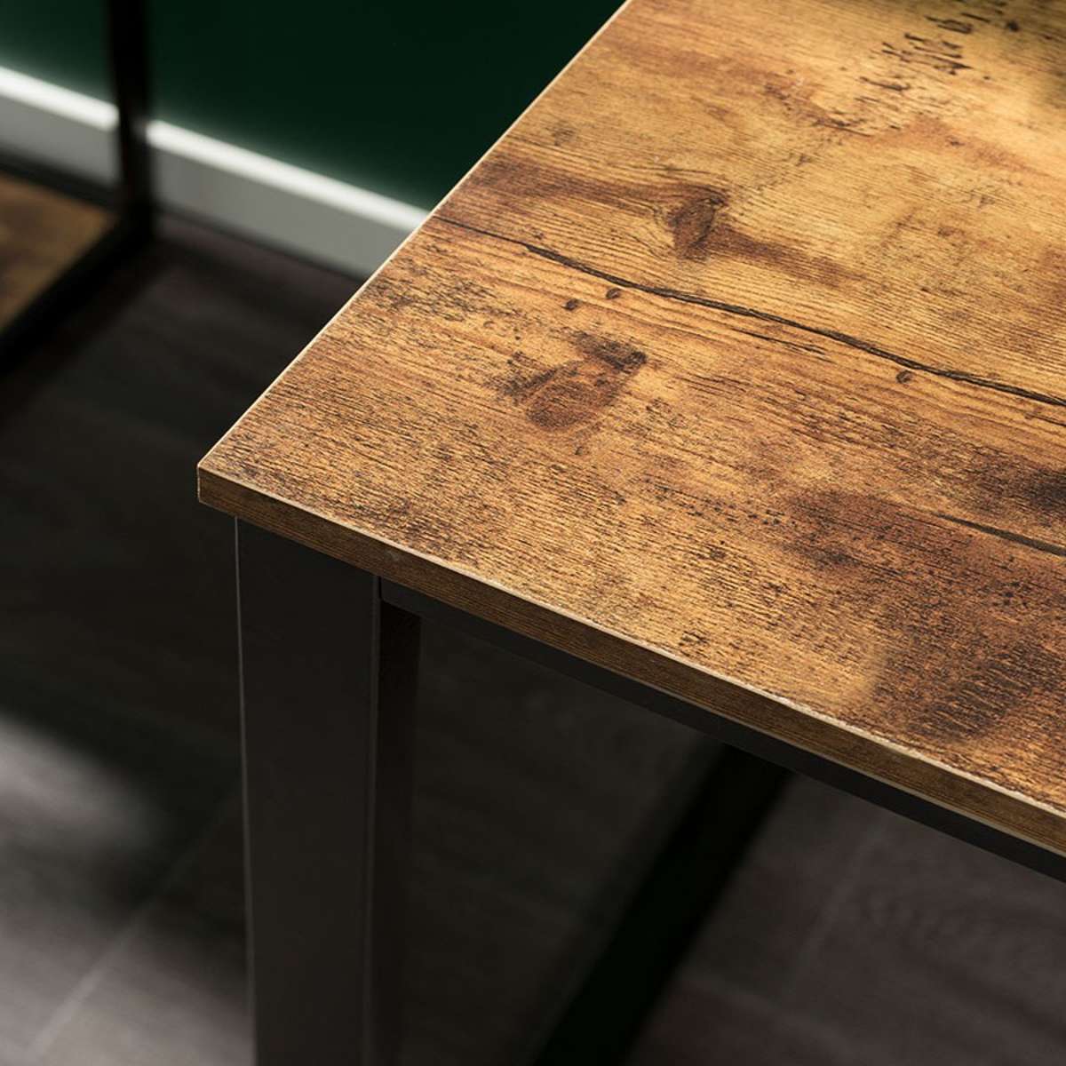Dakota Desk