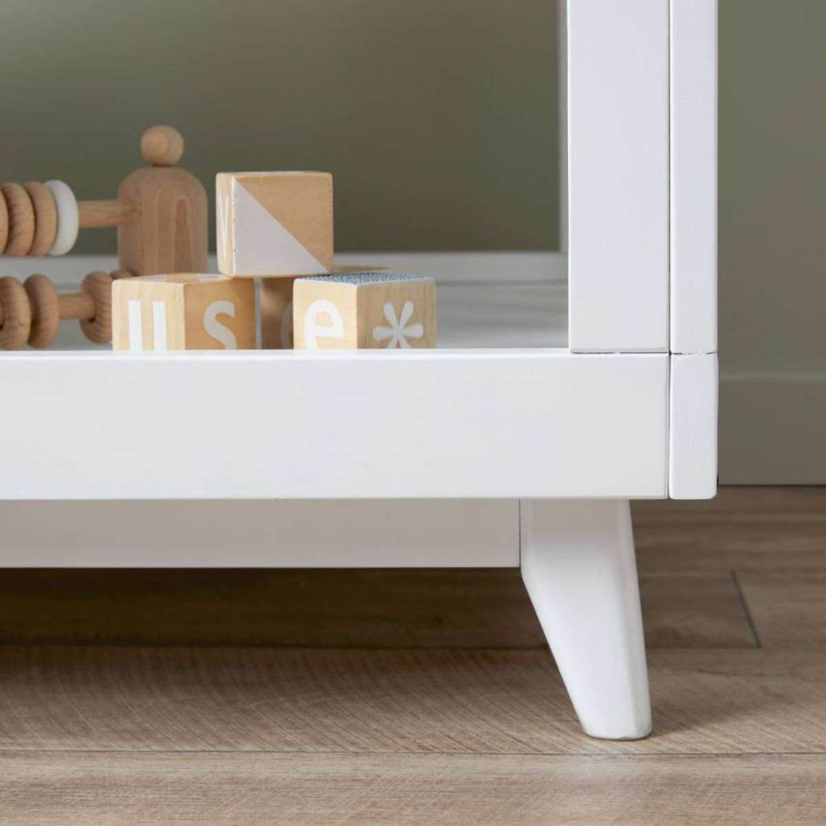Elias Change Table - White