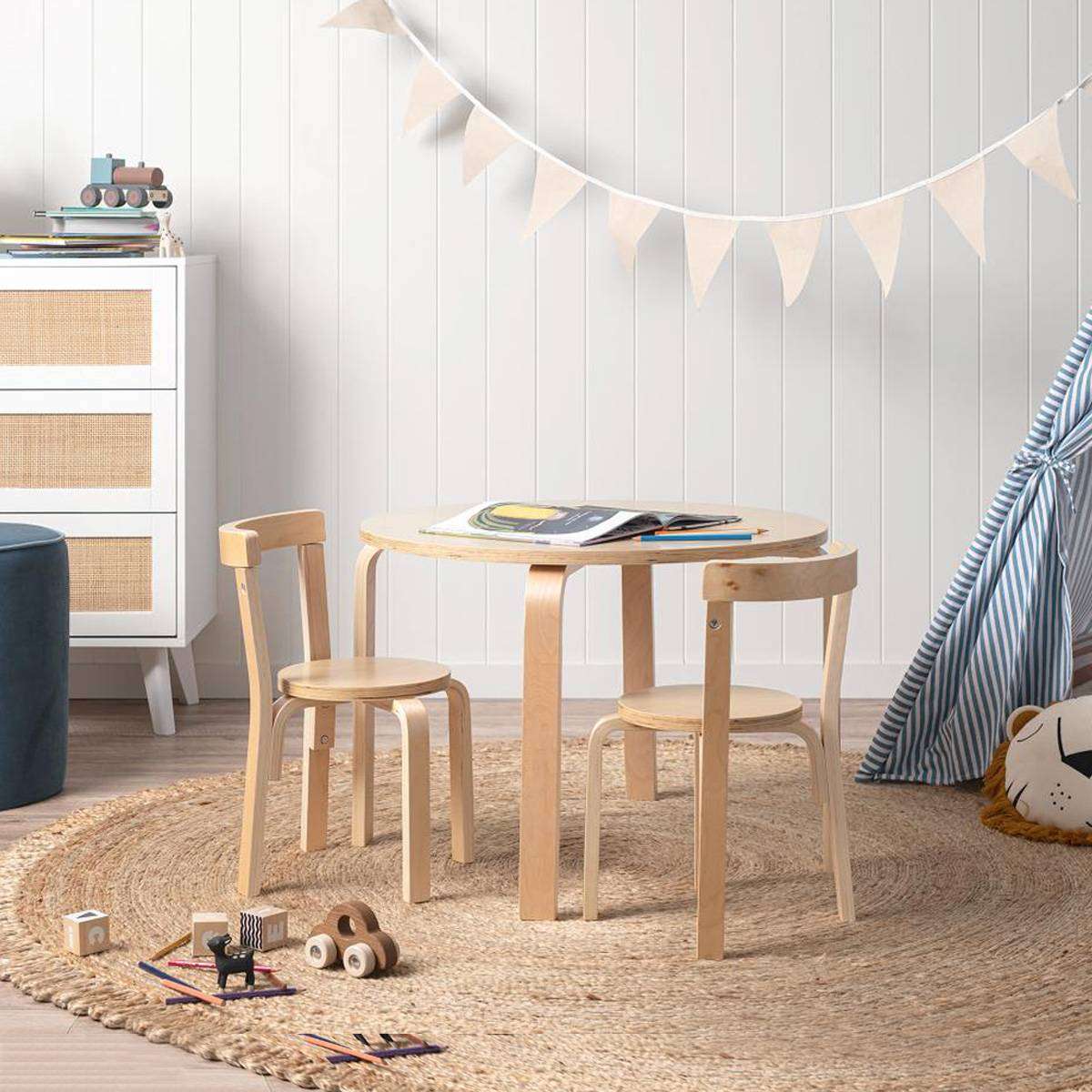 Hudson White Natural Round Two Seater Chair Set