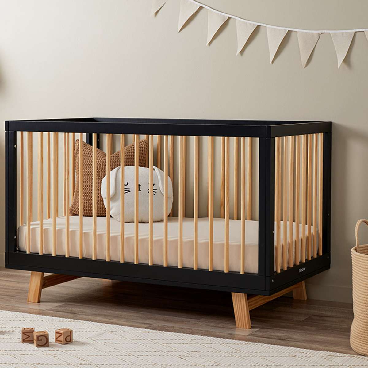 Aspen Classic Cot - Black/Natural