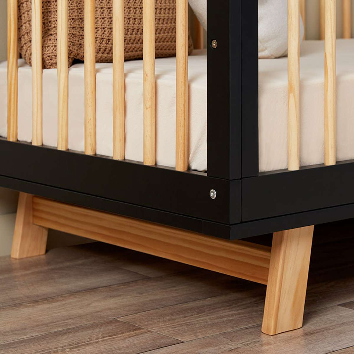 Aspen Classic Cot - Black/Natural