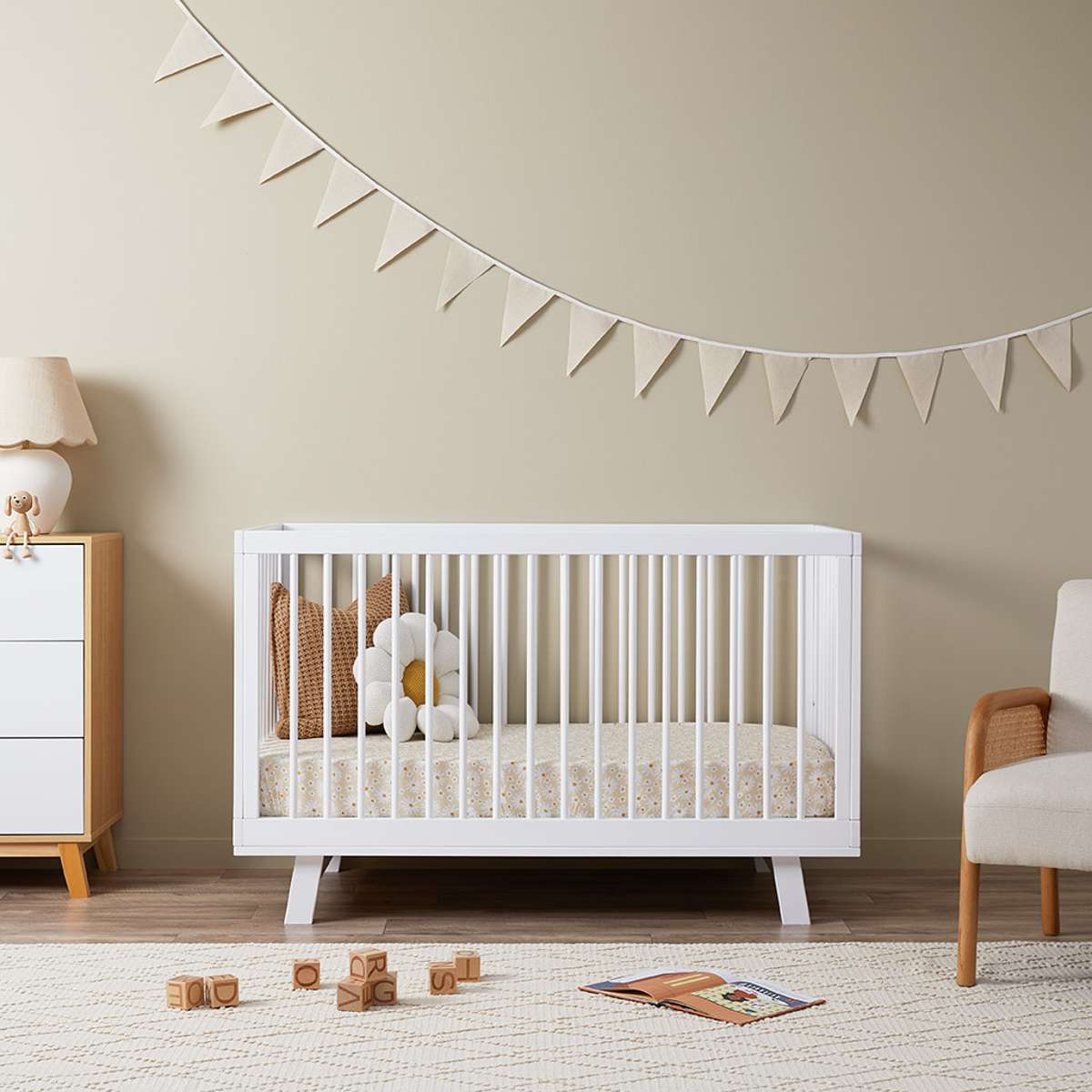 Aspen White Six Piece Nursery Set
