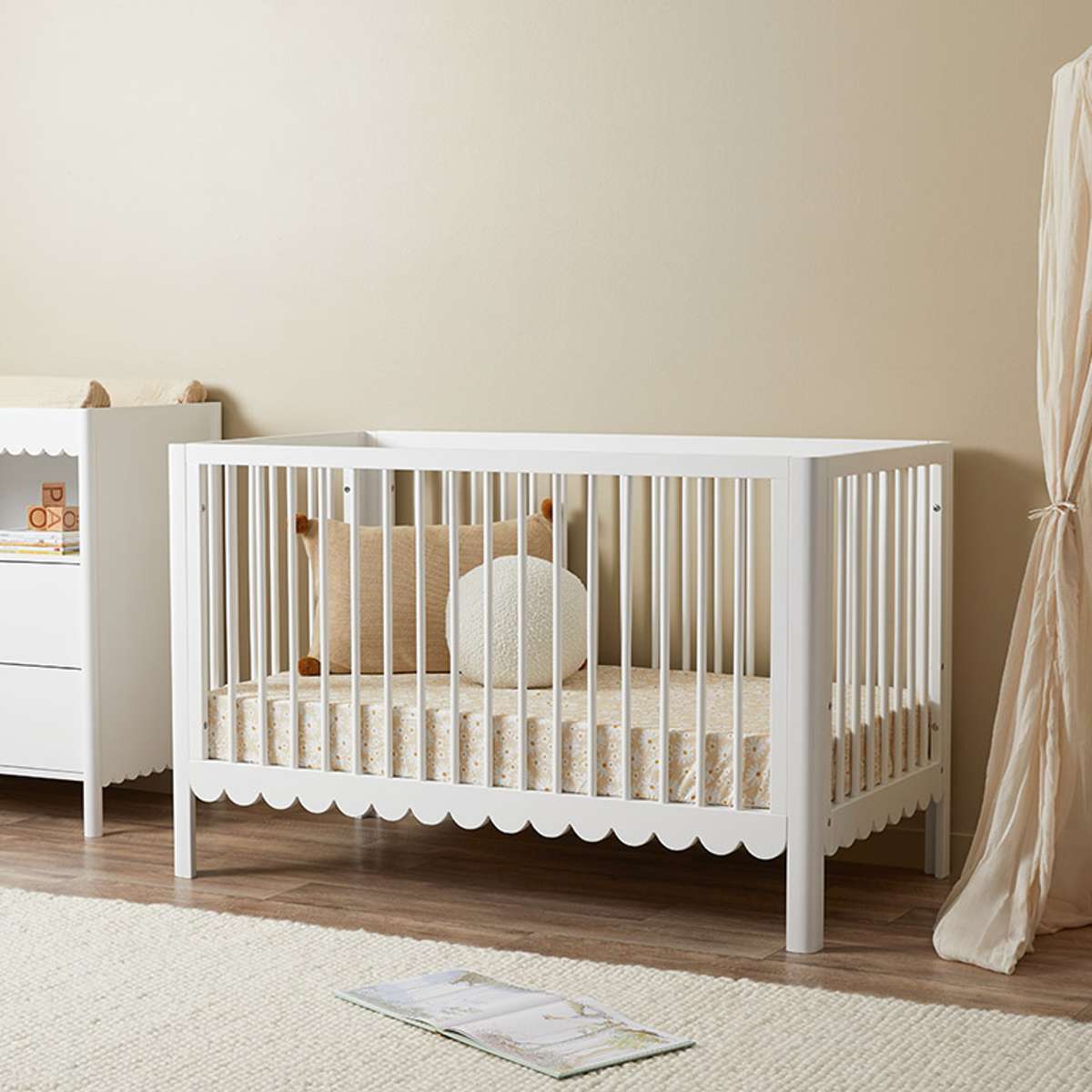 Maisie Scalloped White 3-in-1 Cot Conversion Bundle