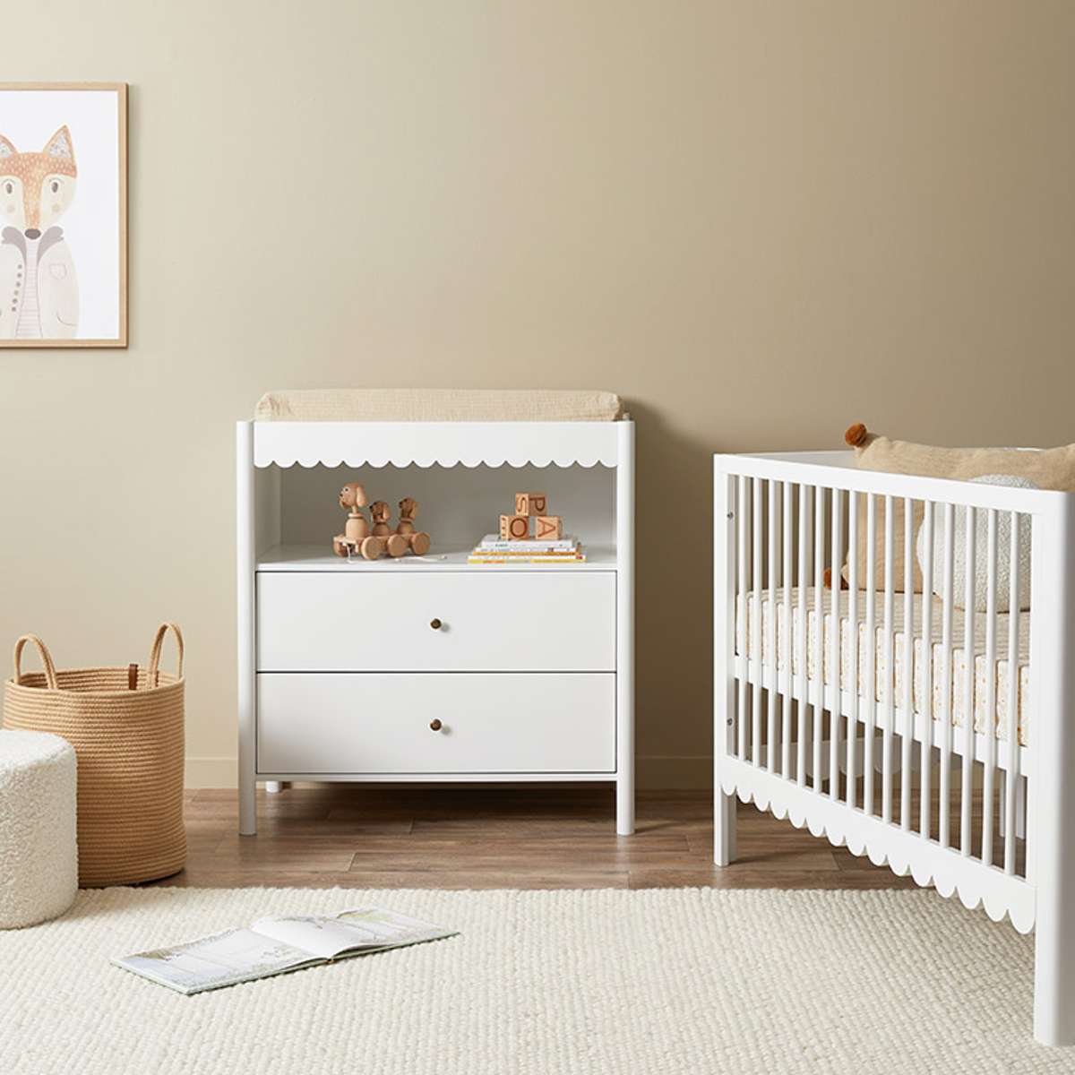 Maisie Scalloped Cot - White
