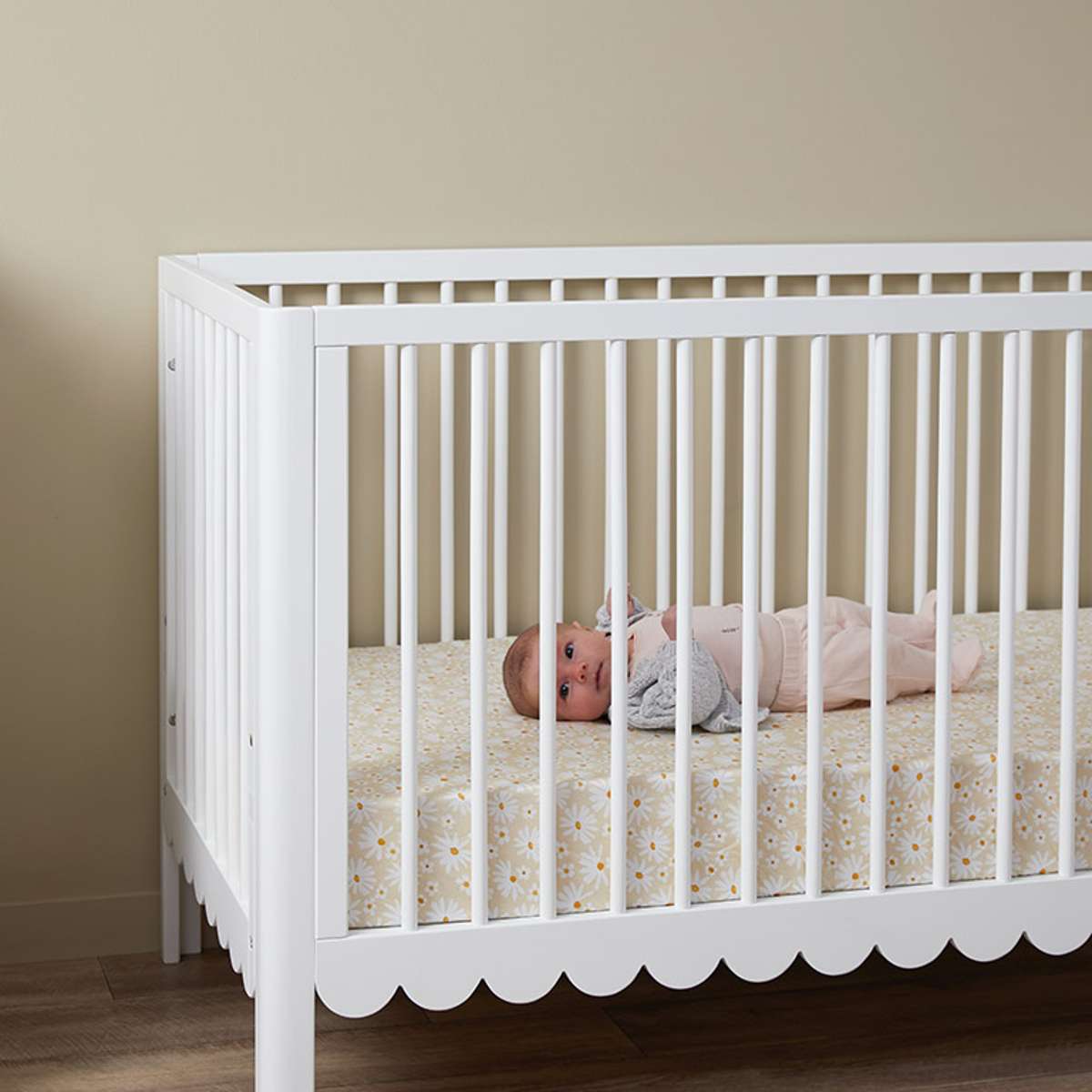 Maisie Scalloped Cot - White