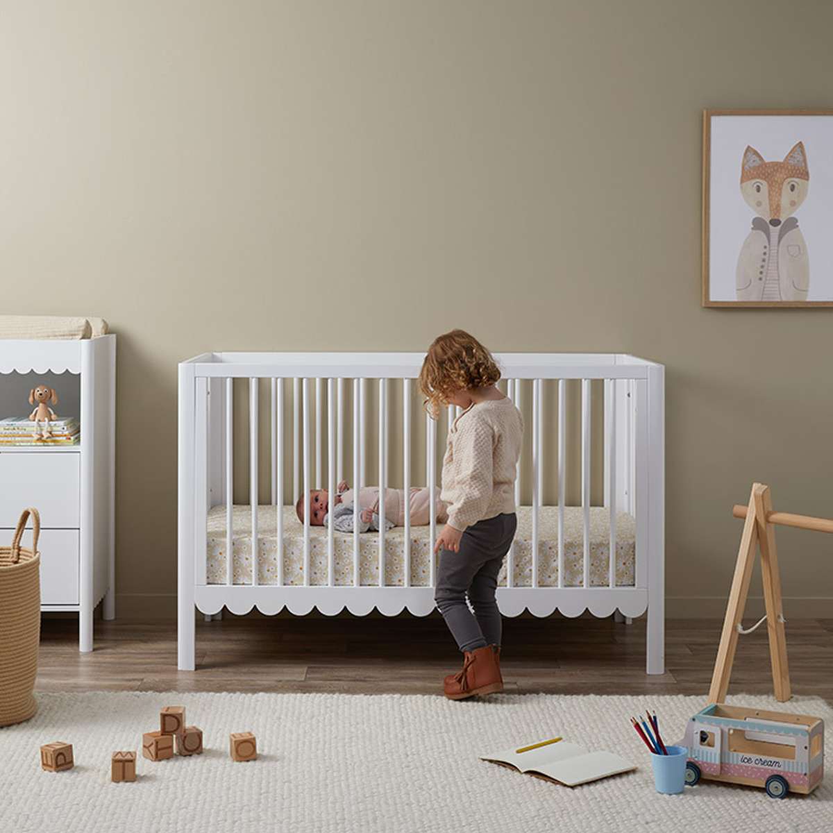 Maisie Scalloped Cot - White