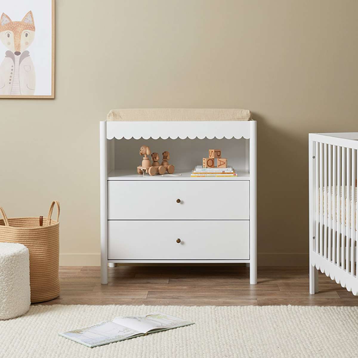 Maisie Scalloped Change Table